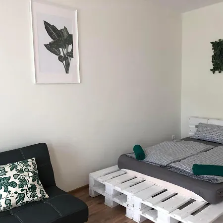 L&r Apartment Gyor
